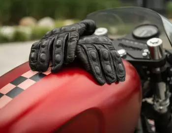 motorbike-gloves-458740-1738219324